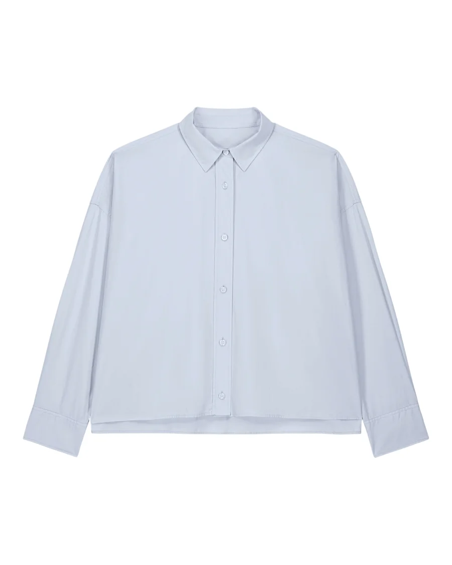 La chemise oversize femme en bleu d'été, avec une licorne d'Alma brodée ou en transfert DTF