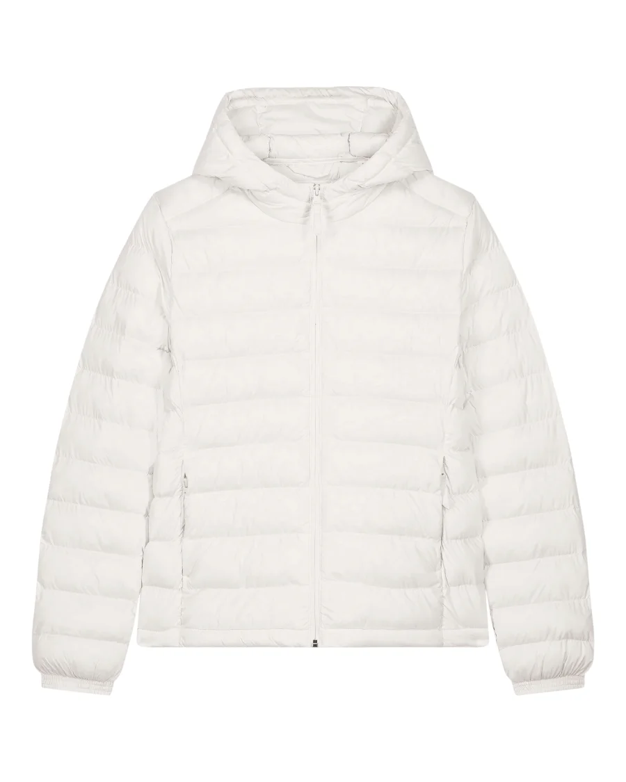 La veste matelassée femme en blanc cassé, avec une licorne d'Alma brodée ou en transfert DTF